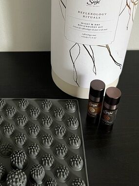 Saje Reflexology Rituals Set - Gray Foot Mat + Energy and Peppermint Halo